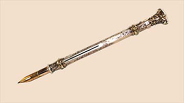 Picture of a gold pen from the Victorian Era